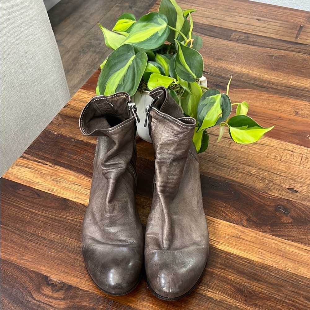 Classic Brown Ankle Boots with Leather Finish